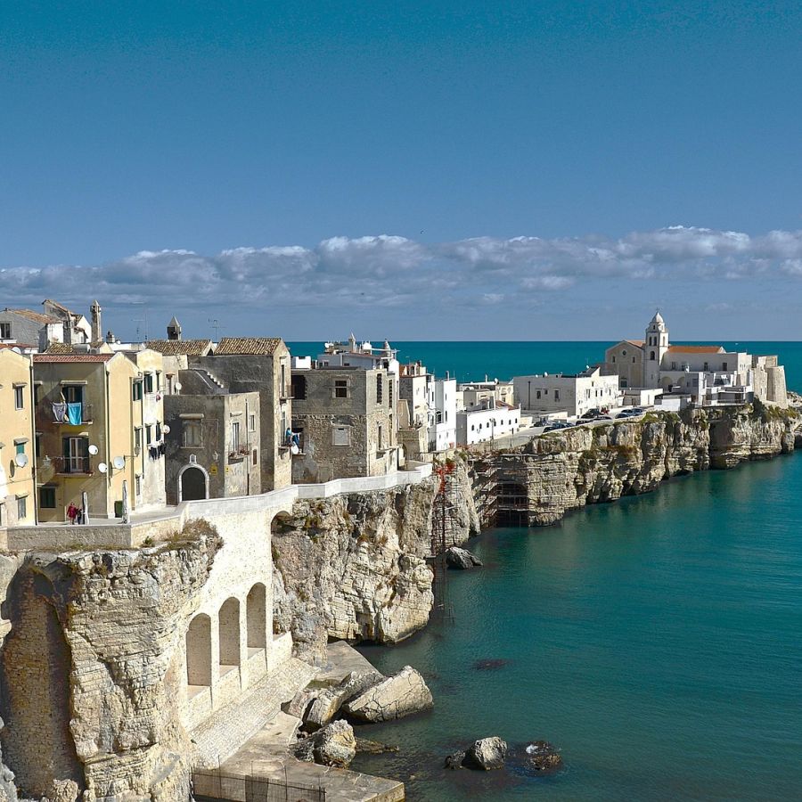 escursione centro storico di Vieste proposta dal B&B Bed and Breakfast Shanti Home Restaurant a due passi dal mare a Vieste immerso nella natura nel Gargano in Puglia