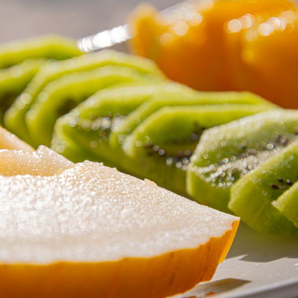 colazione con frutta fresca di stagione del B&B Bed and Breakfast Shanti Home Restaurant a due passi dal mare a Vieste immerso nella natura nel Gargano in Puglia