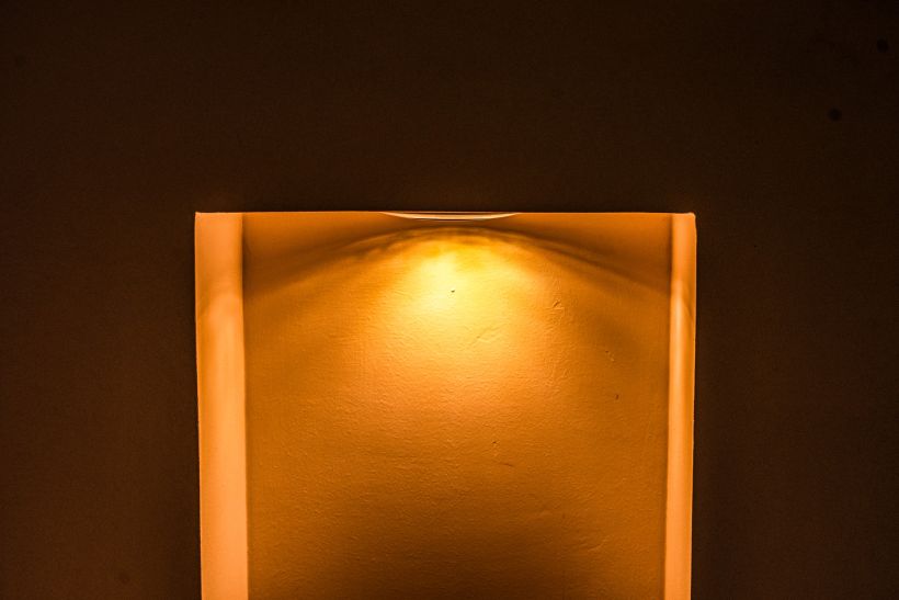 lampada camera matrimoniale rossa del B&B Bed and Breakfast Shanti Home Restaurant a due passi dal mare a Vieste immerso nella natura nel Gargano in Puglia