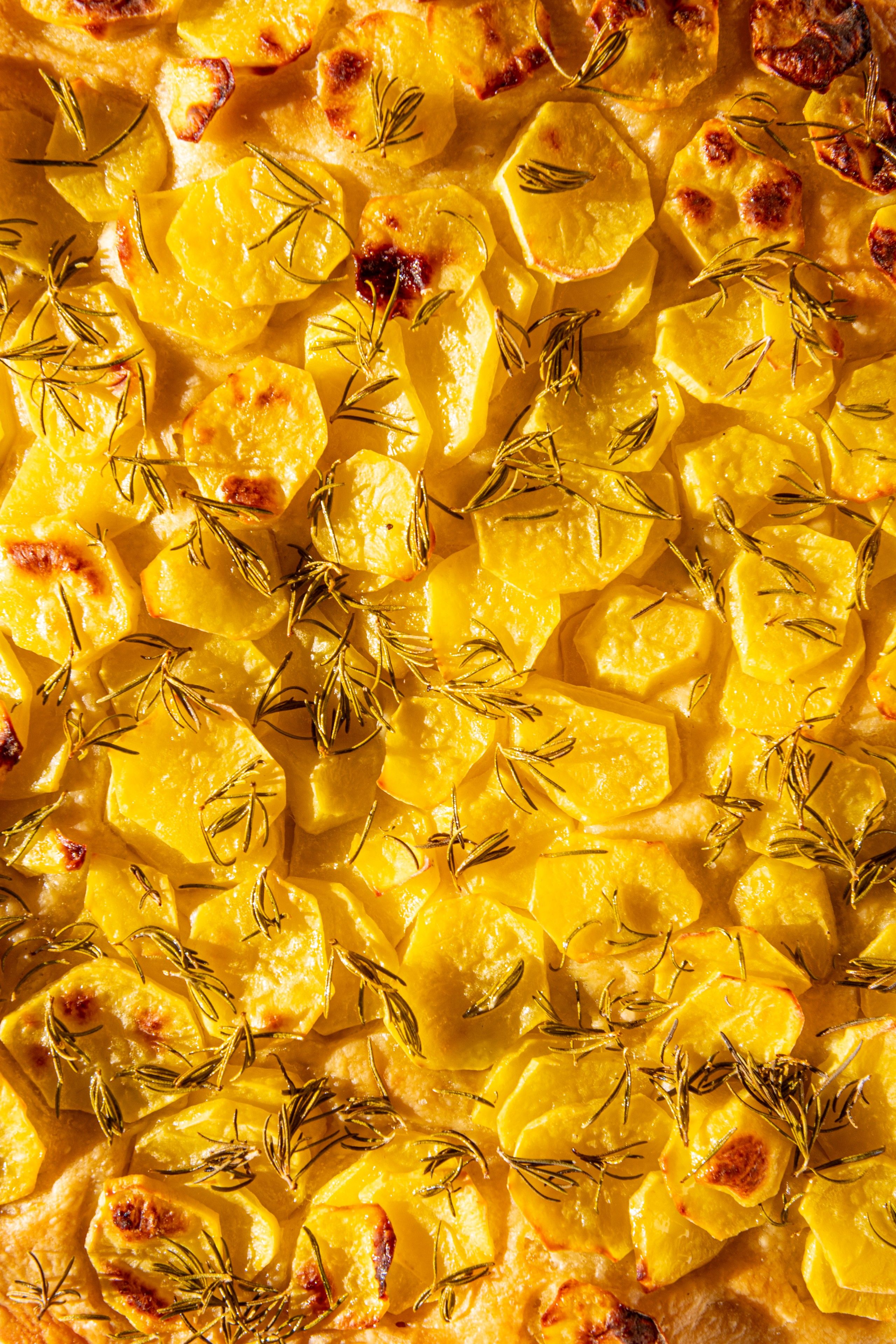 pizza con patate e rosmarino del B&B Bed and Breakfast Shanti Home Restaurant a due passi dal mare a Vieste immerso nella natura nel Gargano in Puglia