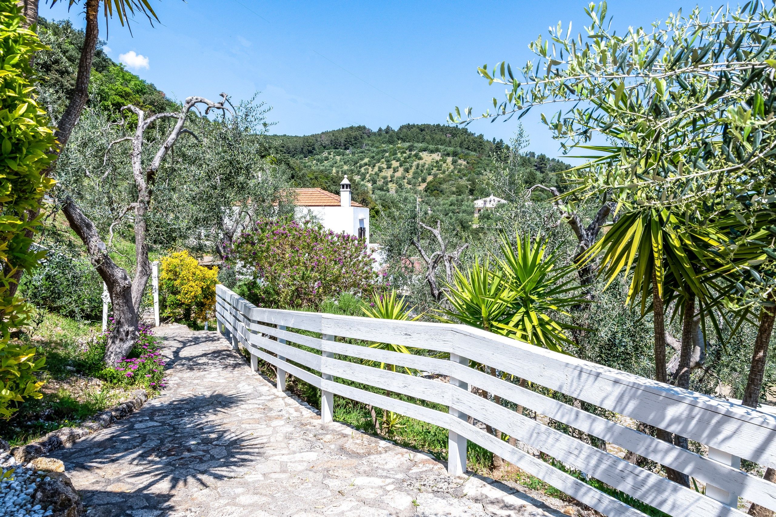 esterno camere del B&B Bed and Breakfast Shanti Home Restaurant a due passi dal mare a Vieste immerso nella natura nel Gargano in Puglia