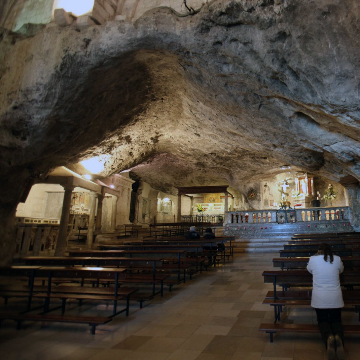 Monte Sant'Angelo escursione proposta dal B&B Bed and Breakfast Shanti Home Restaurant a due passi dal mare a Vieste immerso nella natura nel Gargano in Puglia