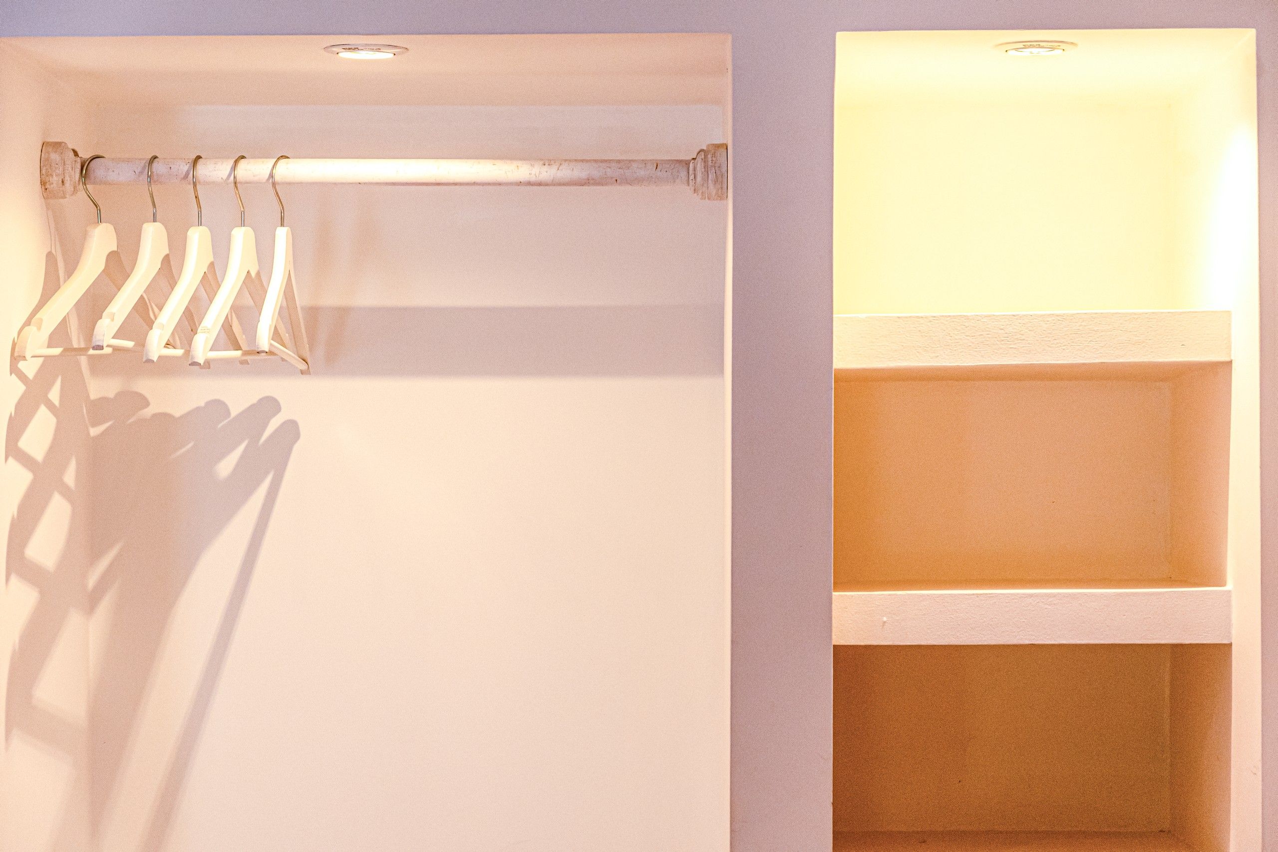 guardaroba artigianale camera matrimoniale Celeste del B&B Bed and Breakfast Shanti Home Restaurant a due passi dal mare a Vieste immerso nella natura nel Gargano in Puglia