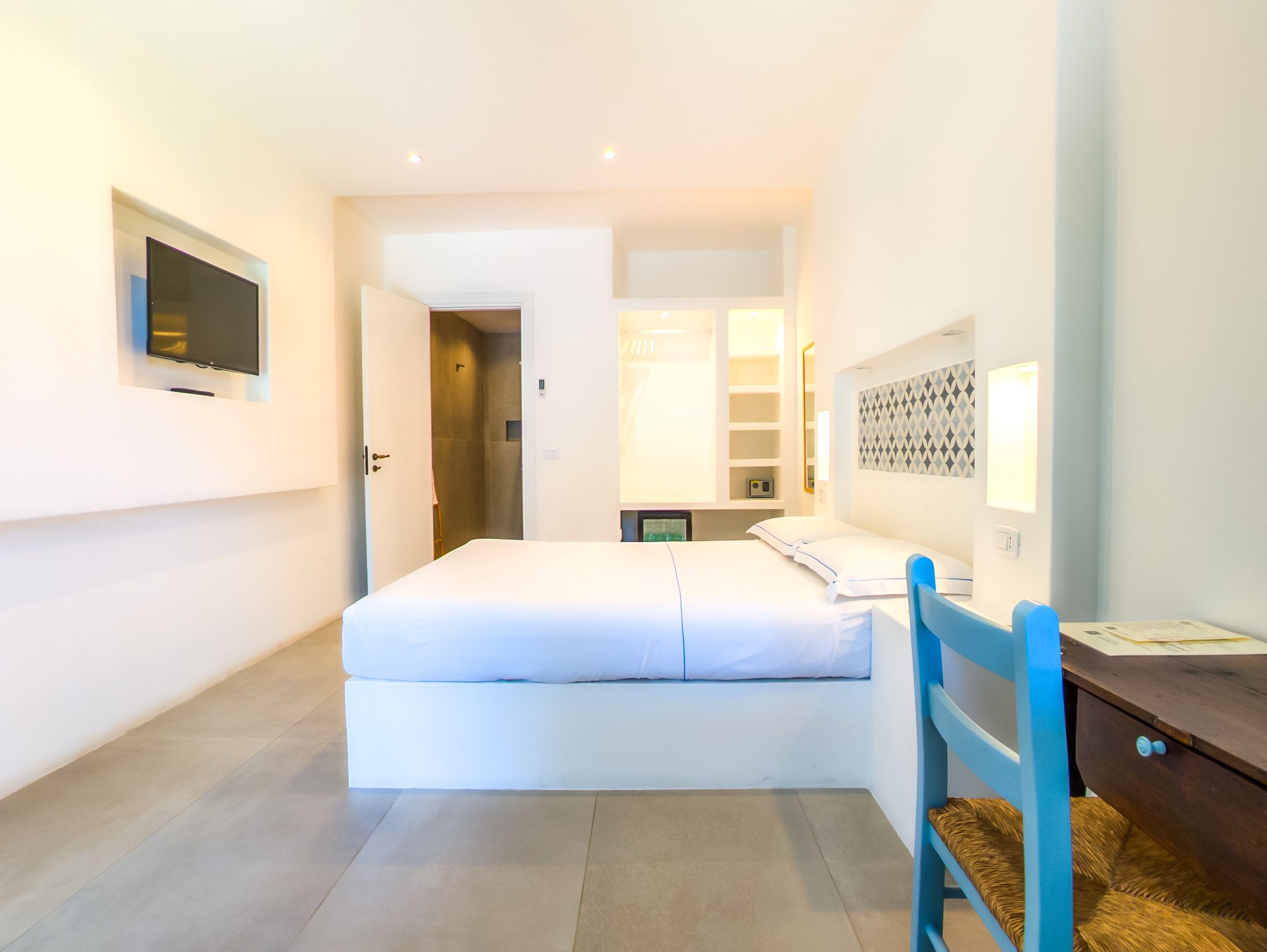 camera matrimoniale Celeste del B&B Bed and Breakfast Shanti Home Restaurant a due passi dal mare a Vieste immerso nella natura nel Gargano in Puglia