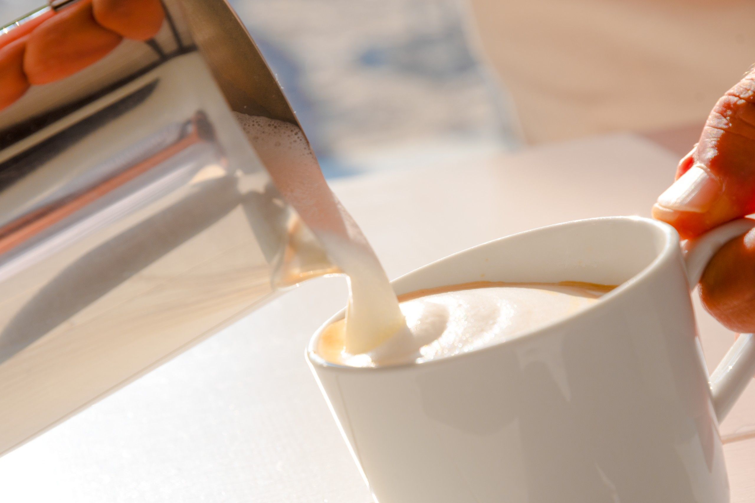 cappuccino durante la colazione del B&B Bed and Breakfast Shanti Home Restaurant a due passi dal mare a Vieste immerso nella natura nel Gargano in Puglia