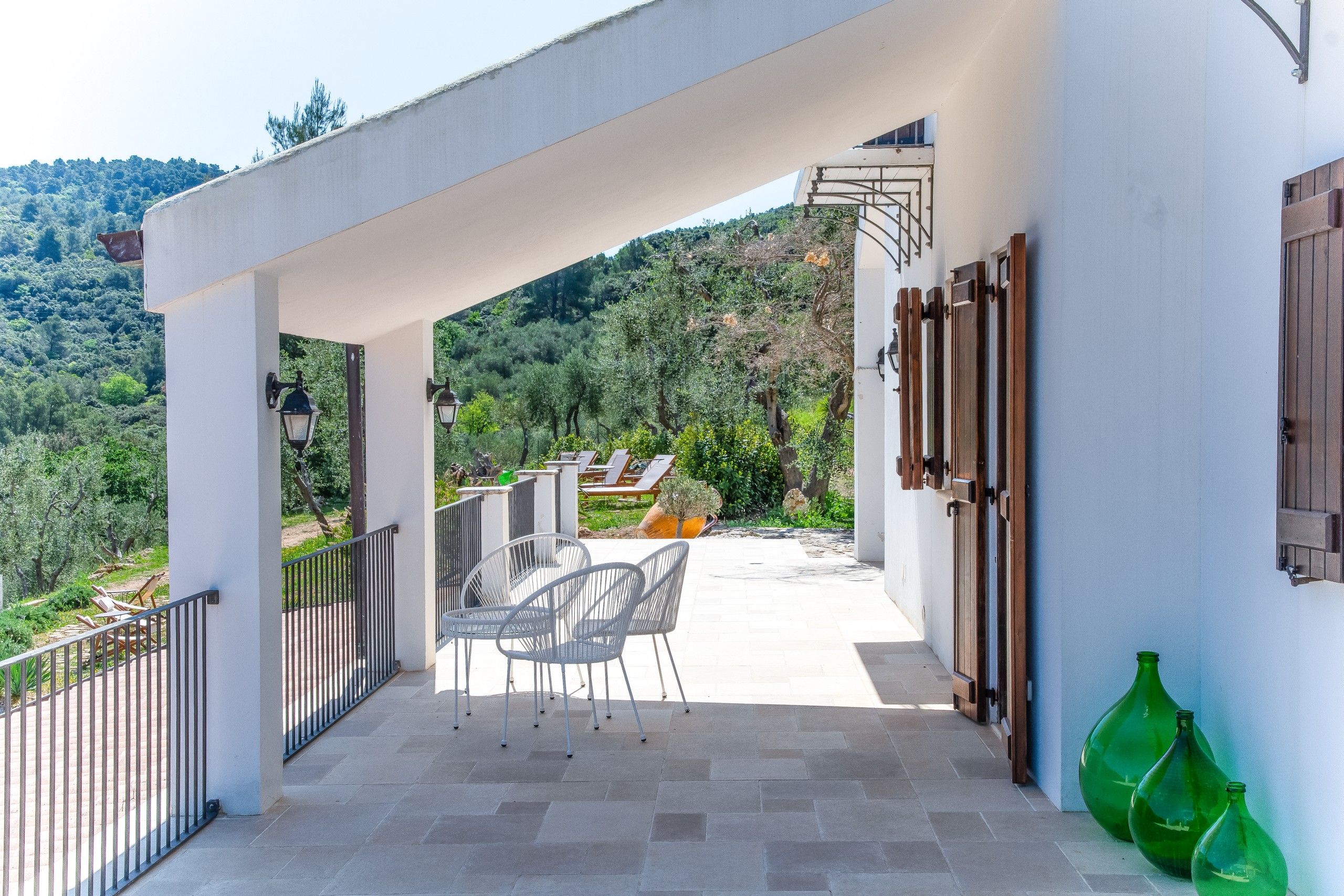 porticato terrazzo esterno camere del B&B Bed and Breakfast Shanti Home Restaurant a due passi dal mare a Vieste immerso nella natura nel Gargano in Puglia