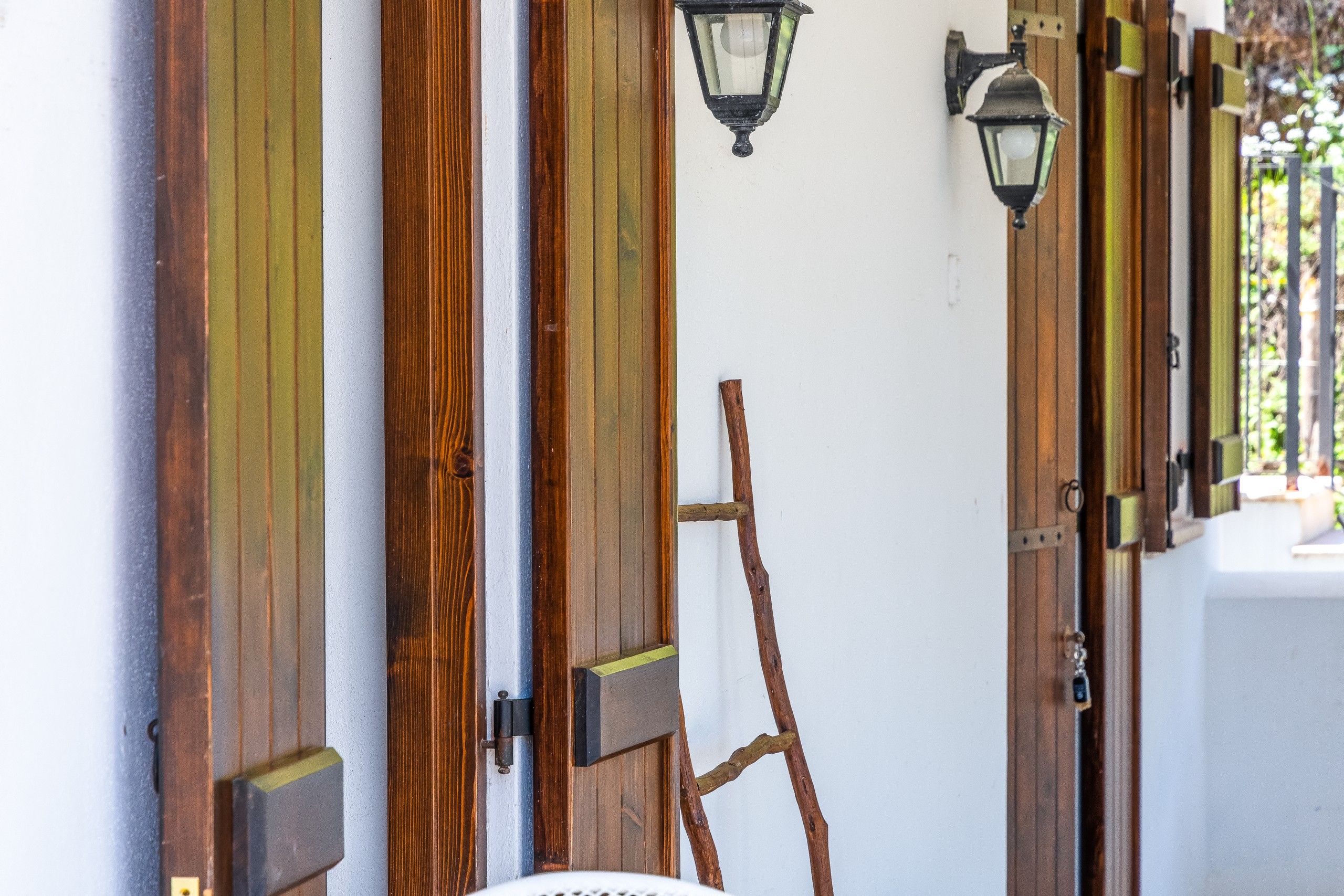 esterni camere del B&B Bed and Breakfast Shanti Home Restaurant a due passi dal mare a Vieste immerso nella natura nel Gargano in Puglia