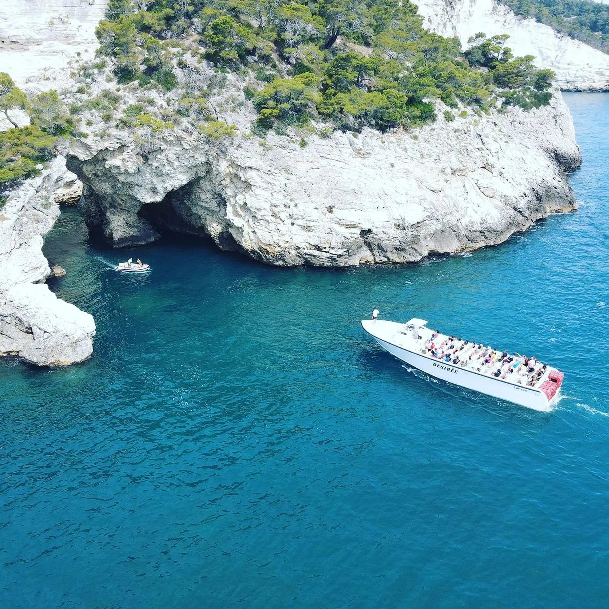 costa e grotte marine escursione proposta dal B&B Bed and Breakfast Shanti Home Restaurant a due passi dal mare a Vieste immerso nella natura nel Gargano in Puglia