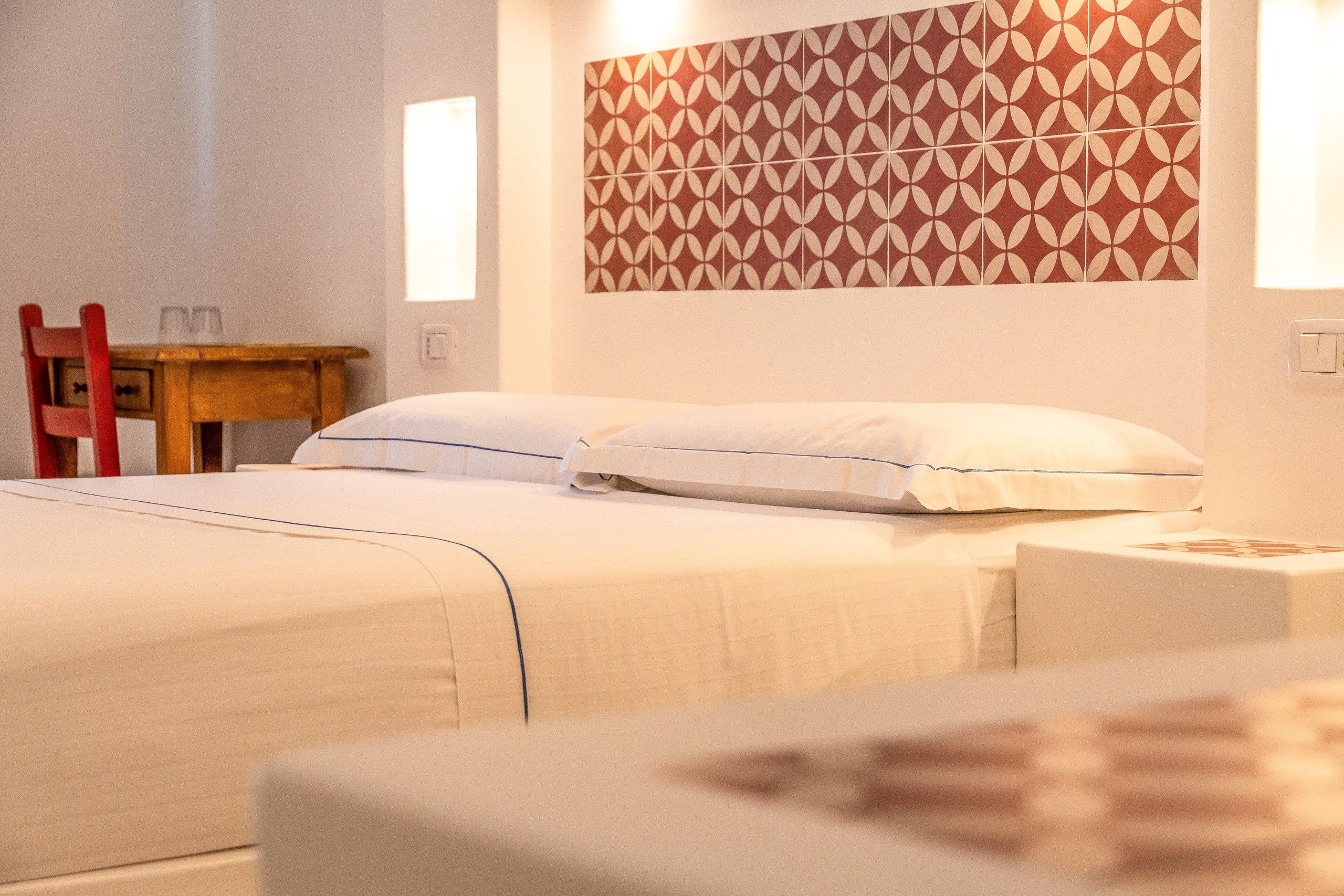 camera matrimoniale Rossa del B&B Bed and Breakfast Shanti Home Restaurant a due passi dal mare a Vieste immerso nella natura nel Gargano in Puglia