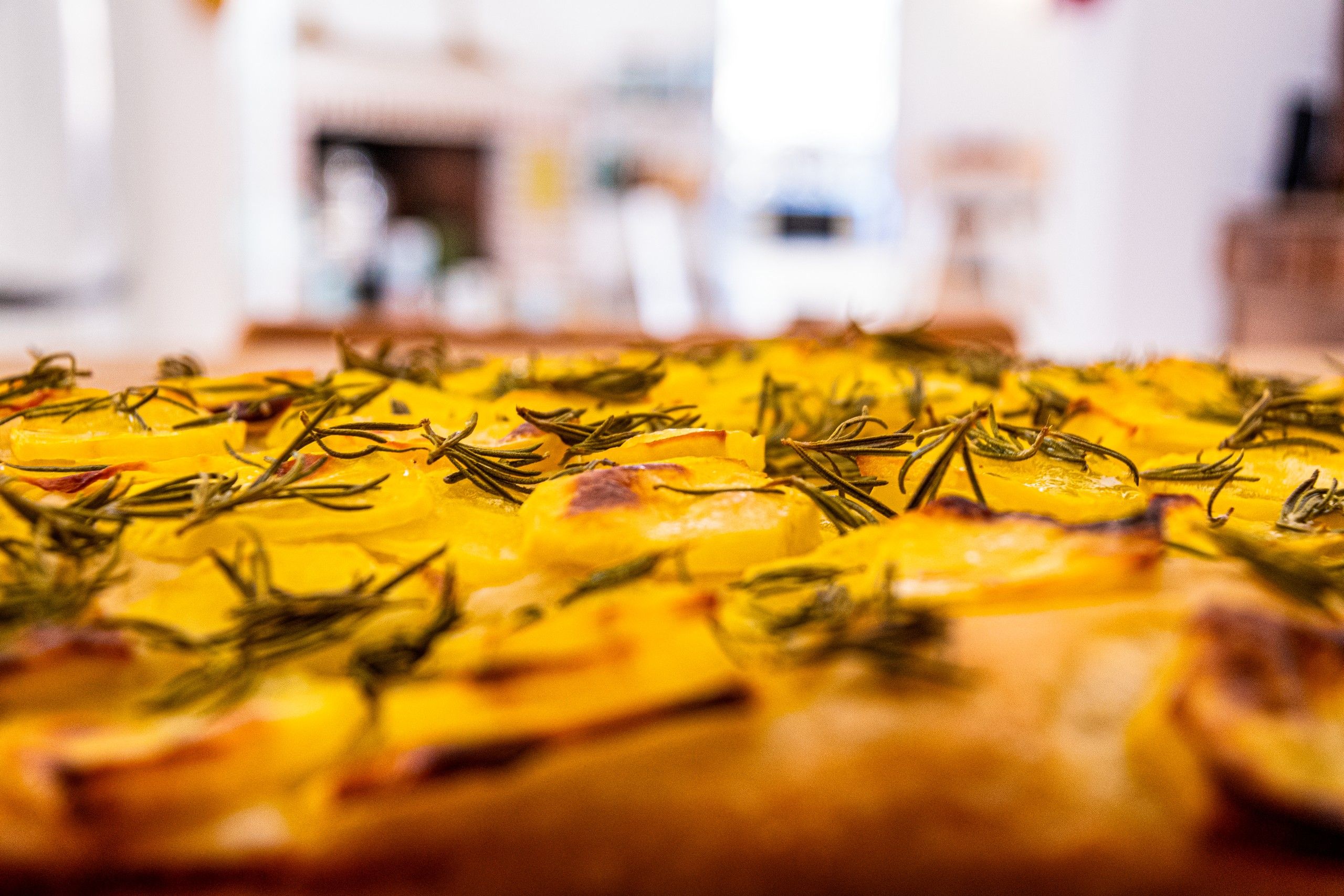 pizza al forno con rosmarino del B&B Bed and Breakfast Shanti Home Restaurant a due passi dal mare a Vieste immerso nella natura nel Gargano in Puglia