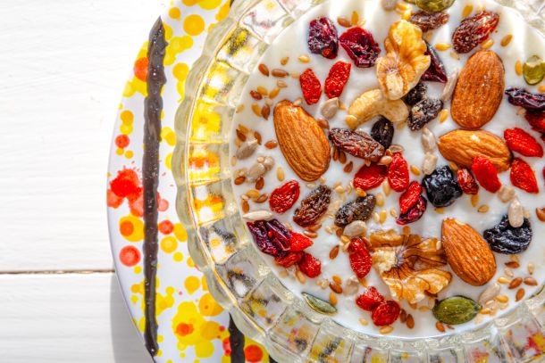 yogurt con cereali e frutta secca colazione del B&B Bed and Breakfast Shanti Home Restaurant a due passi dal mare a Vieste immerso nella natura nel Gargano in Puglia