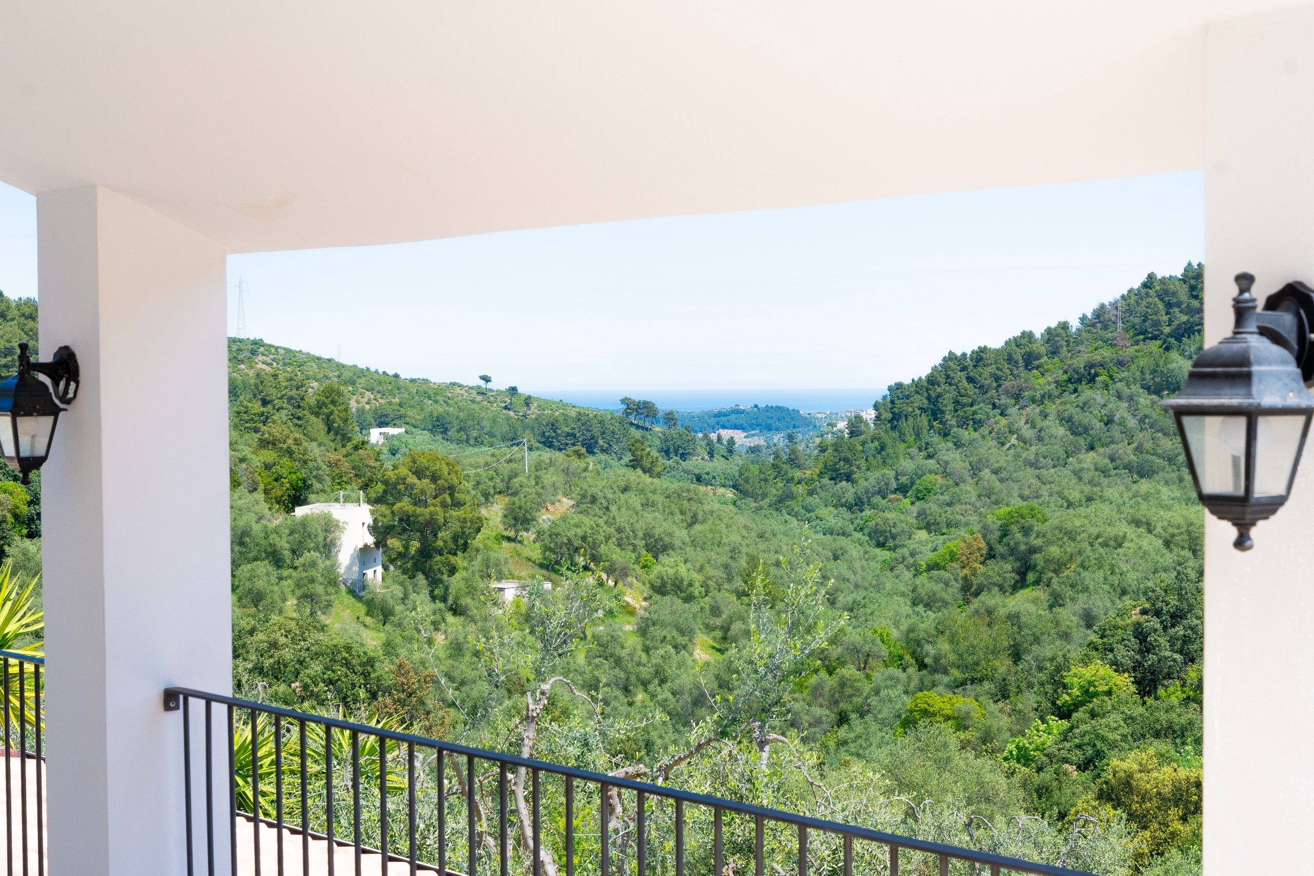 terrazzi camere con vista del B&B Bed and Breakfast Shanti Home Restaurant a due passi dal mare a Vieste immerso nella natura nel Gargano in Puglia